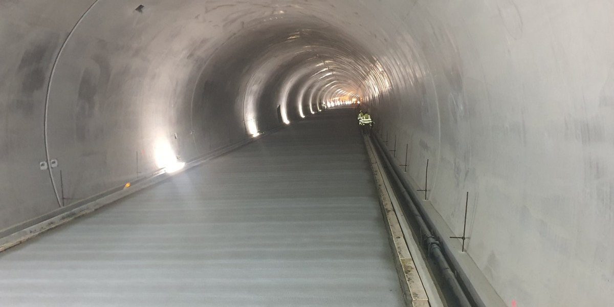 Tunelurile A1 Sibiu-Pitești se apropie de finalizare Lucrările la Secțiunea 4 Tigveni – Curtea de Argeș a Autostrăzii A1 Sibiu–Pitești sunt în stadiu avansat, iar cele două tuneluri, Alina și Daniela, urmează să fie deschise circulației în luna august