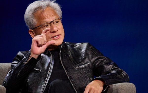Nvidia și OpenAI: Discuții complicate în cadrul unei piețe volatile Nvidia, unul dintre liderii industriei semiconductorilor, se confruntă cu provocări semnificative în contextul unei piețe în continuă schimbare