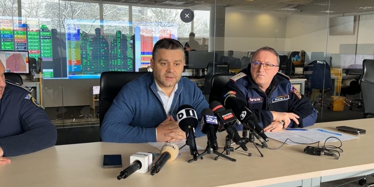 Primarul Capitalei, Ciprian Ciucu, a anunțat intenția de a sancționa operatorii de salubritate care nu și-au respectat angajamentele de a curăța străzile în urma ninsorii abundente din ultimele zile