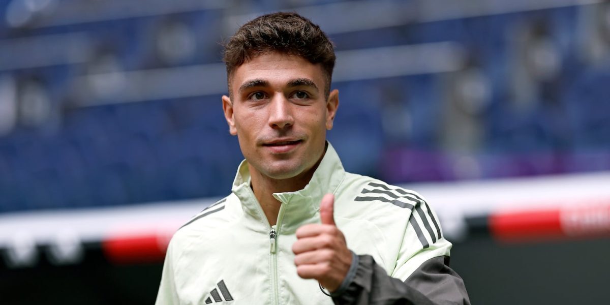 Debut de excepție pentru David Jimenez pe Mestalla David Jimenez, tânărul de 21 de ani din Madrid, va avea parte de o seară memorabilă, marcându-și prima titularizare în La Liga cu Real Madrid pe celebrul stadion Mestalla
