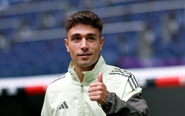 Debut de excepție pentru David Jimenez pe Mestalla David Jimenez, tânărul de 21 de ani din Madrid, va avea parte de o seară memorabilă, marcându-și prima titularizare în La Liga cu Real Madrid pe celebrul stadion Mestalla