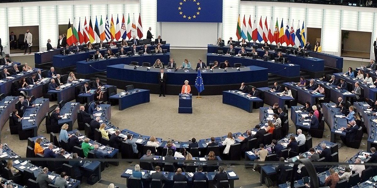 Parlamentul European aprobă un împrumut de 90 mld. EUR pentru Ucraina, rambursabil după despăgubiri de război de la Rusia