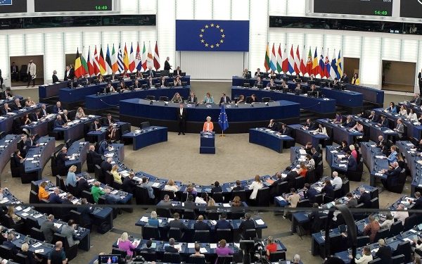 Parlamentul European aprobă un împrumut de 90 mld. EUR pentru Ucraina, rambursabil după despăgubiri de război de la Rusia