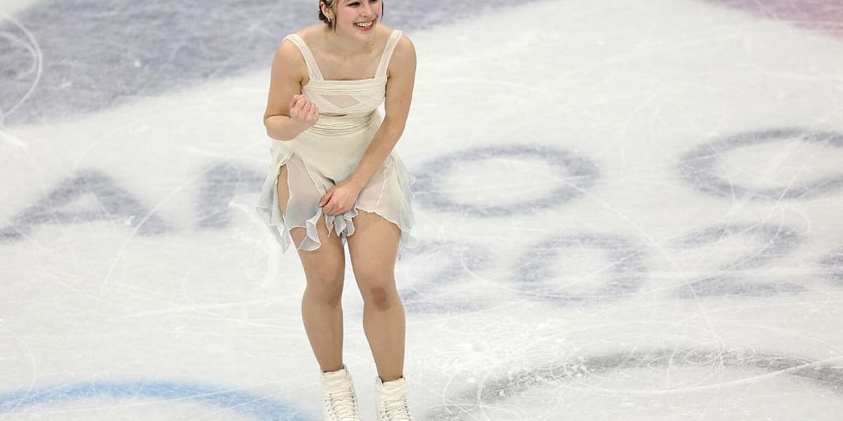 Alysa Liu, Speranța de Medalie a SUA în Patinajul Artistic După o prestație mai puțin reușită a colegei sale Amber Glenn, Alysa Liu devine principala speranță a echipei Statelor Unite în competiția individuală feminină la patinaj artistic