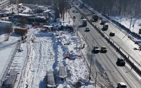 O petiție publică a fost lansată recent de către cetățeni și șoferi care tranzitează zilnic DN1, solicitând urgent redeschiderea celor două benzi de circulație din Otopeni pentru a debloca deficitul acut de trafic