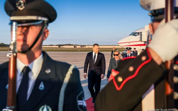 Polonia se pregătește pentru un viitor nuclear: președintele Nawrocki avertizează asupra amenințărilor Rusiei Într-un moment critic pentru securitatea regională, Polonia pare să-și intensifice eforturile pentru dezvoltarea capacităților nucleare, răspunzând la amenințările tot mai pregnante din partea Rusiei