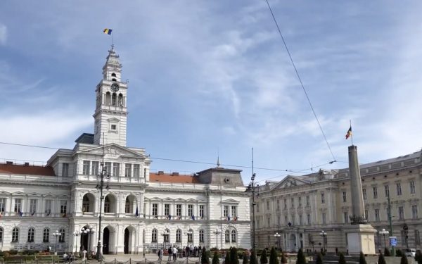 Primăria Arad refuză autorizarea protestului civic privind decizia Curții Constituționale despre pensiile magistraților Ziua de joi s-a încărcat cu tensiune în Arad, după ce mai multe organizații civice au anunțat că nu au primit avizul necesar pentru a protesta în fața Palatului Justiției