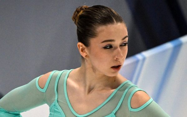 Comeback cu emoții pentru Kamila Valieva la Campionatul de Sărituri din Rusia Kamila Valieva, patinatoarea rusă care a fost implicată într-un scandal de dopaj la Jocurile Olimpice din 2022, a avut parte de un debut stângaci la Campionatul de Sărituri din Rusia, unde s-a clasat pe locul șase în semifinale, în prima sa competiție după o suspendare de patru ani