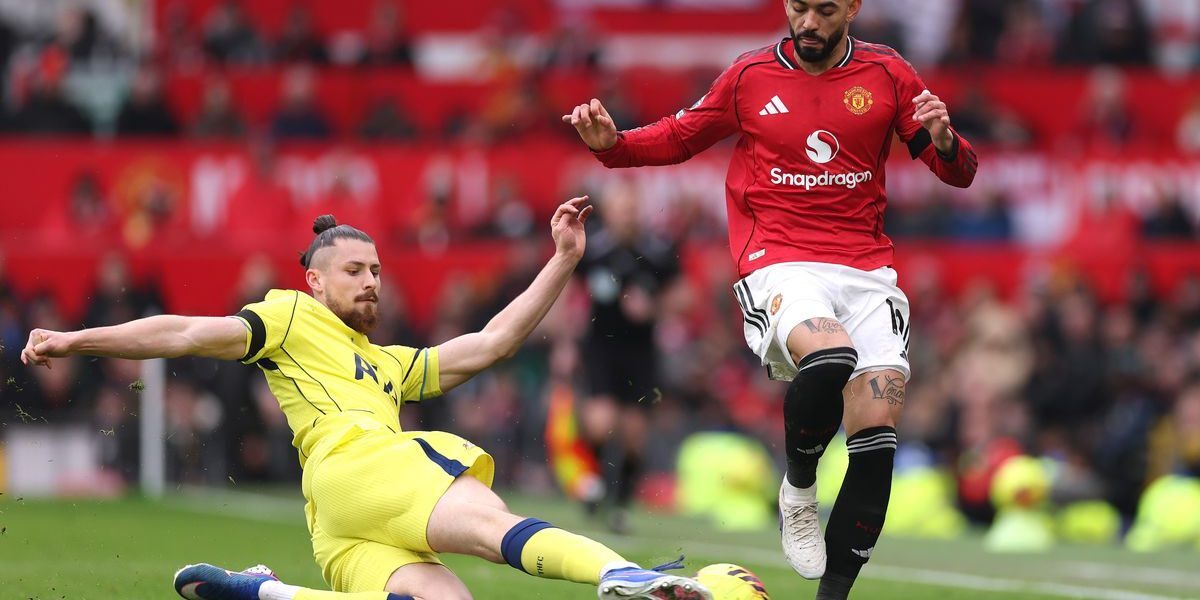 Manchester United obține o victorie clară în fața lui Tottenham: 2-0 pe Old Trafford Într-o atmosferă electrizantă, Manchester United s-a impus cu 2-0 pe teren propriu în fața celor de la Tottenham, în cadrul rundei cu numărul 25 din Premier League