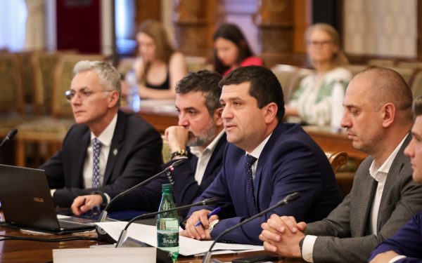 Ministrul Apărării confirmă investigații la CSA Steaua, ridicând semne de întrebare privind gestiunea bunurilor și fondurilor clubului Situația de la Clubul Sportiv al Armatei (CSA) Steaua se adâncește după declarațiile recente ale ministrului Apărării, Radu Miruță, care a confirmat oficial deschiderea unor investigații interne, menite să clarifice modul în care sunt administrate fondurile și bunurile clubului