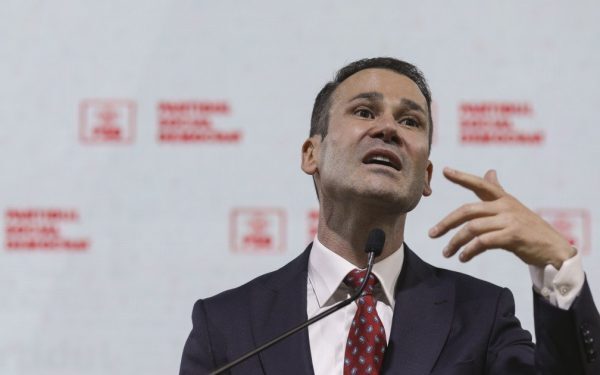 Robert Negoiță, în vizorul DNA pentru un dosar de corupție legat de construire ilegală Primarul Sectorului 3, Robert Negoiță, este investigat de Direcția Națională Anticorupție (DNA) într-un dosar ce vizează construirea unui drum din bani publici pe proprietatea privată a fratelui său