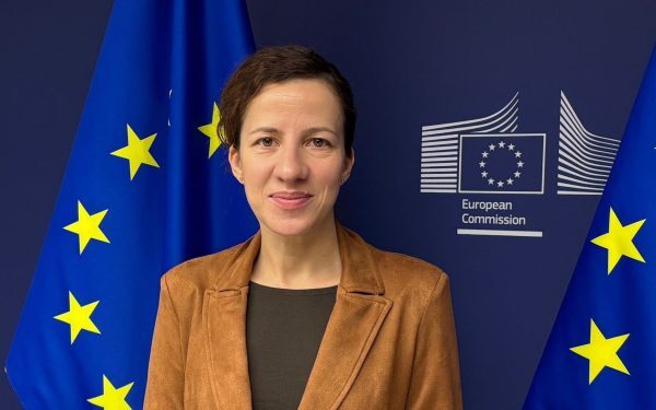 Uniunea Europeană analizează restricții stricte pentru copii pe rețelele sociale, inclusiv limitarea accesului pentru cei sub 15-16 ani Uniunea Europeană ia în calcul o măsură radicală menită să protejeze sănătatea mintală a tinerilor: restrictii dure asupra accesului copiilor nevârstați de 15 sau 16 ani la platformele de social media