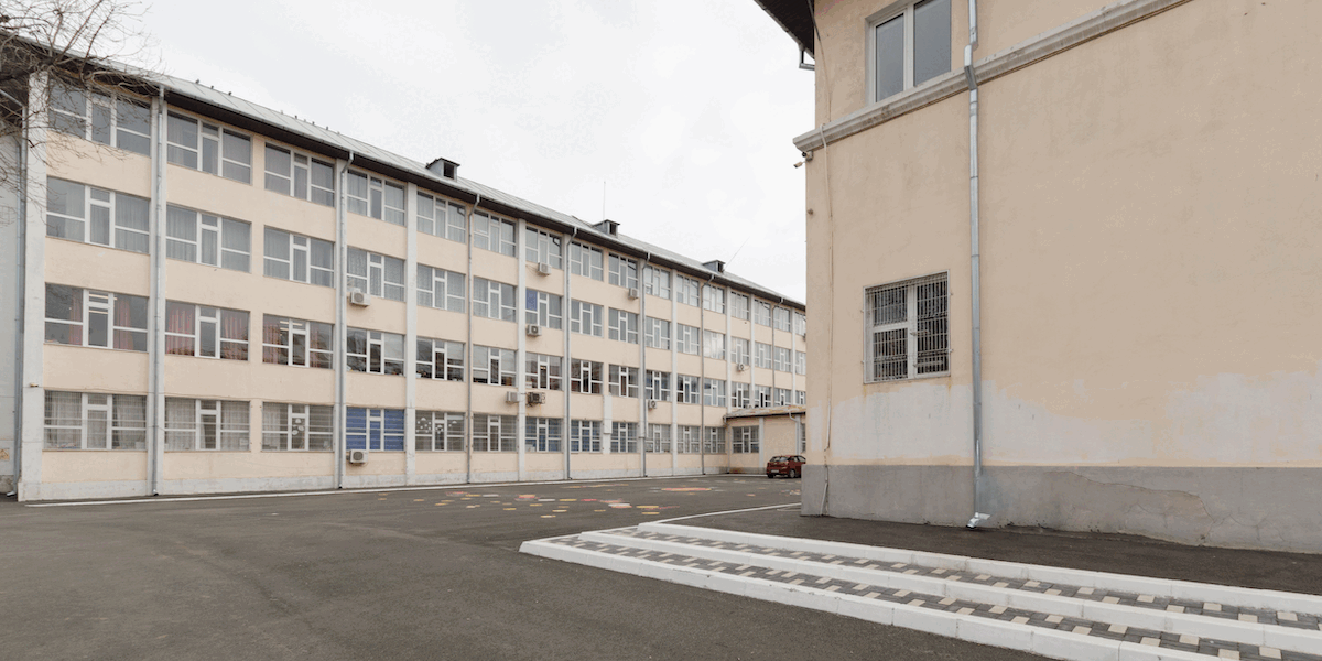 Școală din Sector 5 a blocat licitația pentru sala de sport, obținând doar 1.000 lei pe an.
