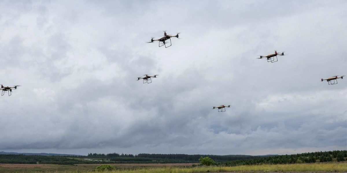 Ucraina lansează o ofensivă fără precedent pentru protejarea rutierelor strategice din zonele de front Armata ucraineană intensifică huzurul tehnologic în efortul de a contracara atacurile cu drone ale Rusiei, anunțând o accelerare a amplasării plaselor anti-dronă peste drumurile vitale din zonele de front