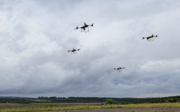 Ucraina lansează o ofensivă fără precedent pentru protejarea rutierelor strategice din zonele de front Armata ucraineană intensifică huzurul tehnologic în efortul de a contracara atacurile cu drone ale Rusiei, anunțând o accelerare a amplasării plaselor anti-dronă peste drumurile vitale din zonele de front