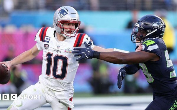 Bad Bunny aduce un omagiu Latino la Super Bowl Bad Bunny, simbolul muzicii latine contemporane, a revoluționat jumătatea Super Bowl-ului cu o prestație electrizantă, reușind să îmbrățișeze cultura Latino într-un mod fără precedent
