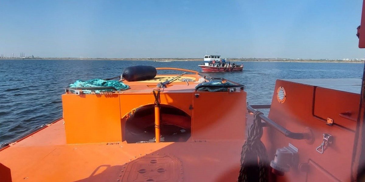 Autoritățile grecești au inițiat o anchetă internă după tragicul incident în largul insulei Chios, în care o navă de patrulare a pazei de coastă s-a ciocnit mortal cu o barcă rapidă folosită pentru transportul migranților clandestini