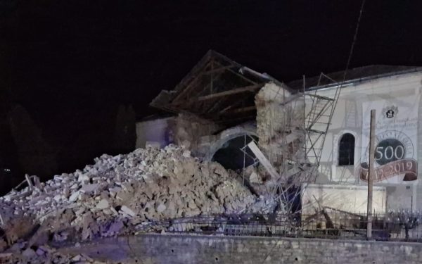 Prăbușirea spectaculoasă a turlei unei biserici din Cehu Silvaniei, o tragedie neașteptată în inima Sălajului Un incident furios care a zguduit comunitatea locală s-a petrecut marți seară, în orașul Cehu Silvaniei