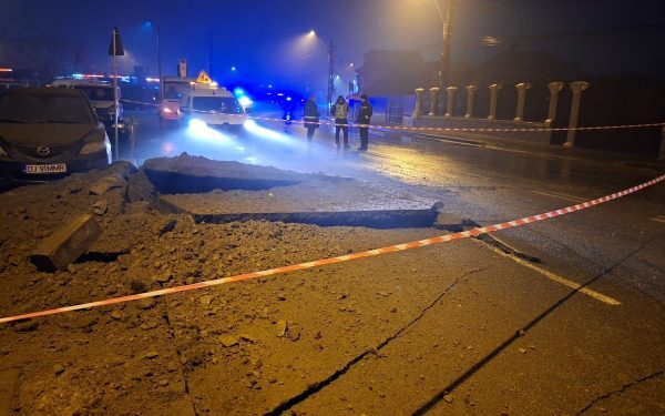 Criza gazului în Craiova: șapte familii evacuatate în urma unei avarii grave O avarie majoră la conducta de gaz a forțat autoritățile locale să ia măsuri de urgență, evacuând șase locuințe din municipiul Craiova, pe bulevardul Nicolae Romanescu
