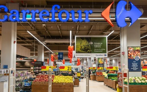 Carrefour vinde filiala din România pentru 823 milioane de euro Carrefour, cel mai mare retailer alimentar din Europa, a decis să vândă operațiunile sale din România către Pavăl Holding, grupul controlat de frații Pavăl, fondatorii Dedeman