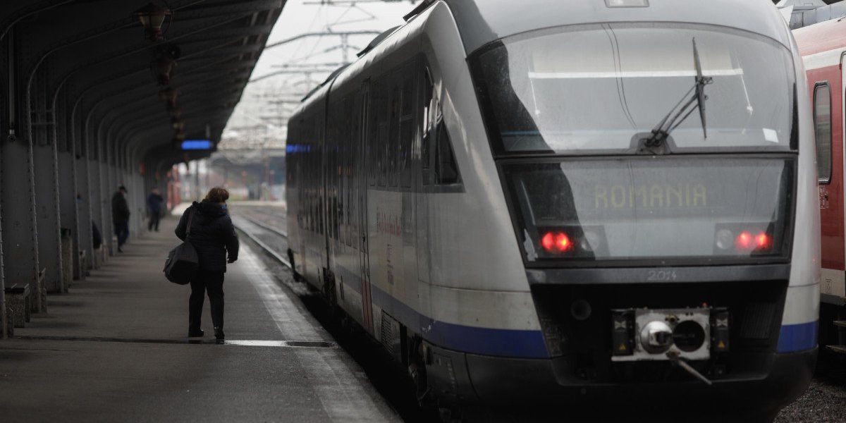 Incident feroviar în Gara de Nord: Un vagon al trenului IRN 401 a deraiat Vineri dimineață, Gara de Nord din București a fost perturbată de un incident feroviar, când primul vagon al trenului IRN 401, operat de CFR Călători, a deraiat în timpul manevrelor de împingere către depou