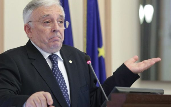 Isărescu alertează: Criza în HoReCa și comerț bate la ușă!