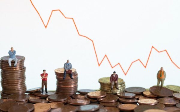 România a intrat în recesiune tehnică Economia României a intrat oficial în recesiune tehnică, fiind marcată de o scădere a Produsului Intern Brut (PIB) pentru două trimestre consecutive