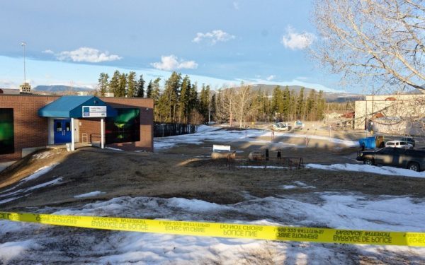 Masacrul de la Tumbler Ridge: O tragedie fără precedent în Canada O femeie transgender în vârstă de 18 ani este suspectată de comiterea unui masacru în Tumbler Ridge, vestul Canadei, soldat cu nouă morți, inclusiv propria mamă și frate