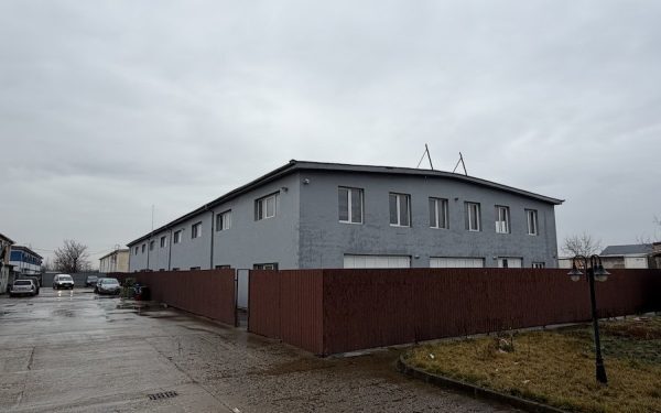 Tribunalul Bihor a plătit anul trecut aproximativ 126.000 de euro pentru chiria spațiului unde se depozitează arhiva de conservare, într-o clădire deținută de firma Ghenau Trade SRL, condusă de Traian Bodea, fost vicepreședinte al Consiliului Județean Bihor