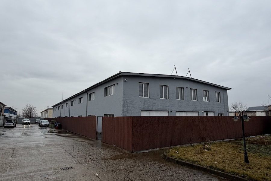 Tribunalul Bihor a plătit anul trecut aproximativ 126.000 de euro pentru chiria spațiului unde se depozitează arhiva de conservare, într-o clădire deținută de firma Ghenau Trade SRL, condusă de Traian Bodea, fost vicepreședinte al Consiliului Județean Bihor