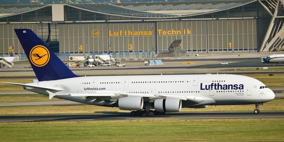Grevă la Lufthansa: Perturbări majore ale zborurilor programate pentru joi în Europa Joi, conexiunile aeriene ale uneia dintre cele mai mari companii din Europa, Lufthansa, se află în pericol de a suferi perturbări substanțiale, pe măsură ce piloții și personalul de cabină ai grupului se pregătesc pentru o posibilă grevă