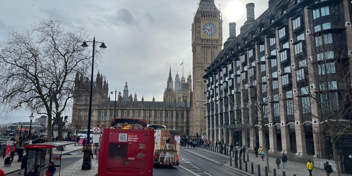 O vizită de importanță strategică a avut loc marți la Universitatea Oxford, când ministrul afacerilor externe, Oana Țoiu, a efectuat un pas simbolic pentru consolidarea relațiilor culturale și educaționale între România și Regatul Unit