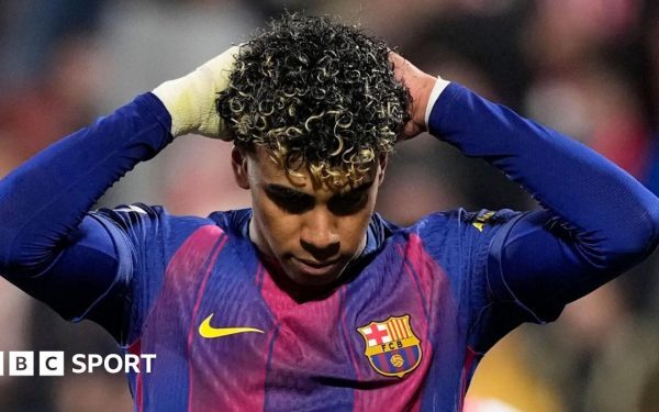 Barcelona pierdut în derby-ul catalan: Girona își răzbună rivalul Barcelona a ratat ocazia de a reveni pe prima poziție în La Liga, cedând cu 2-1 în fața rivalei Girona, într-un meci plin de intensitate la Estadio Montilivi