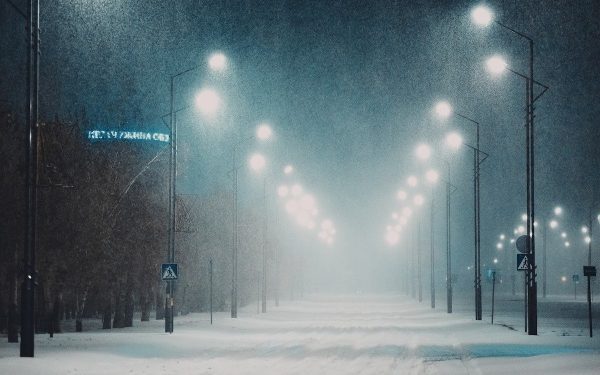 Ceață și polei riscă pe drumurile din 16 județe și miercuri