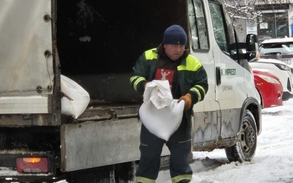 Primăria Sectorului 1 din București a luat măsuri rapide pentru a face față condițiilor meteorologice severe, având în vedere avertizarea de cod portocaliu de ninsori și viscol, emisa începând de joi seară și valabilă până vineri după-amiază
