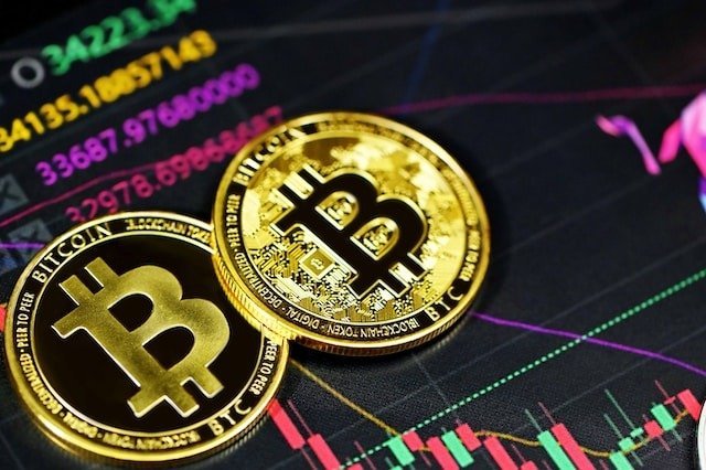 Bitcoin: Revoluția digitală care schimbă fața finanțelor globale În 2008, lumea financiară a fost martoră la apariția unui concept care avea să revoluționeze modul în care se realizează tranzacțiile și se gestionează valoarea: Bitcoin