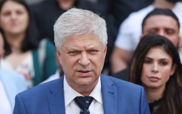 Înalta Curte stabilește retrocedarea diamantelor de 2 milioane de euro, în ciuda condamnării penale a fostului primar al Sectorului 1 Decizie clară a justiției într-un caz de corupție din București: fostul primar al Sectorului 1, Daniel Tudorache, trebuie să primească înapoi bijuteriile și diamantele în valoare de aproape 2 milioane de euro, confiscate anterior de Direcția Națională Anticorupție (DNA)