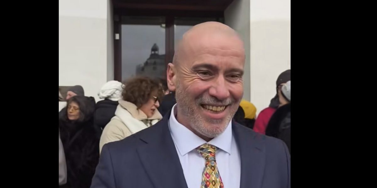 Controverse între ministrul Culturii și actorii protestatari de la Teatrul Național Tensiunile dintre conducerea Ministerului Culturii și actorii care protestează la Teatrul Național din București au escaladat în ultimele zile, odată cu aparițiile publice și declarațiile din mediul audiovizual