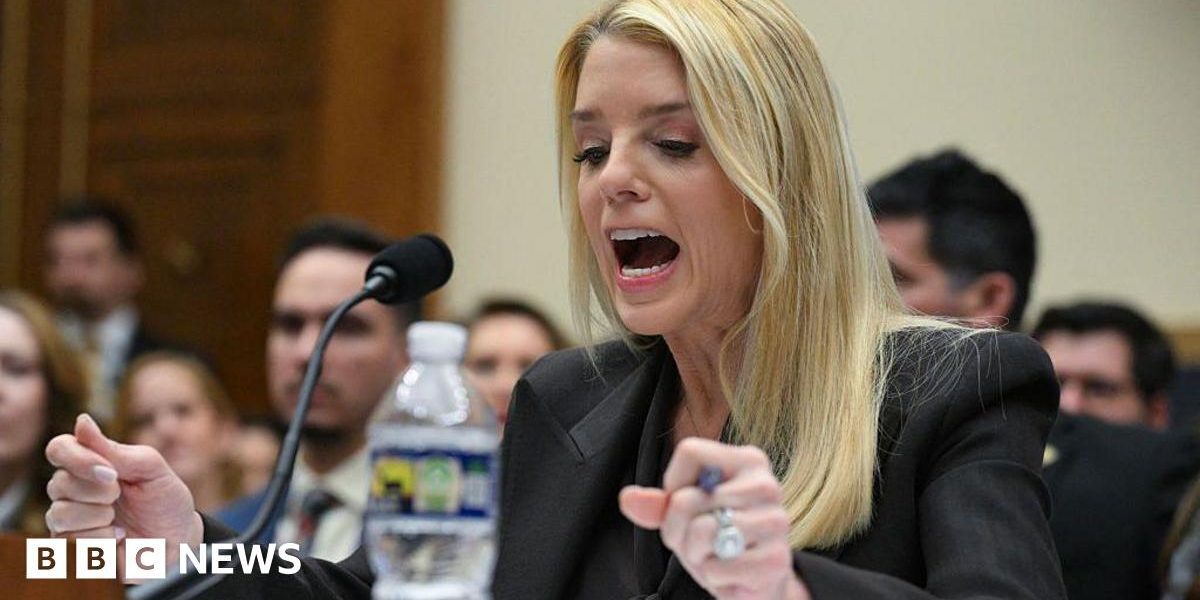 Accountability în fața scandalului Epstein Deputatul democrat din New Mexico, Melanie Stansbury, a declarat că membrii Congresului își asumă responsabilitatea în ceea ce privește investigarea documentelor legate de Jeffrey Epstein
