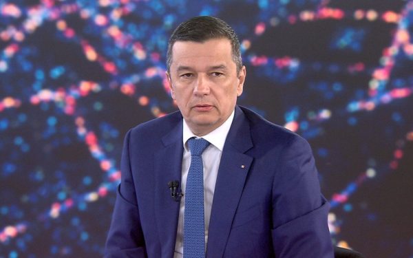 Grindeanu: „PSD nu a avut nicio contribuție la decizia CCR” Președintele Partidului Social Democrat, Sorin Grindeanu, a afirmat, în cadrul emisiunii „Jurnalul de Seară” de la Digi24, că formațiunea pe care o conduce nu a influențat în niciun fel decizia Curții Constituționale a României (CCR) referitoare la reforma pensiilor magistraților