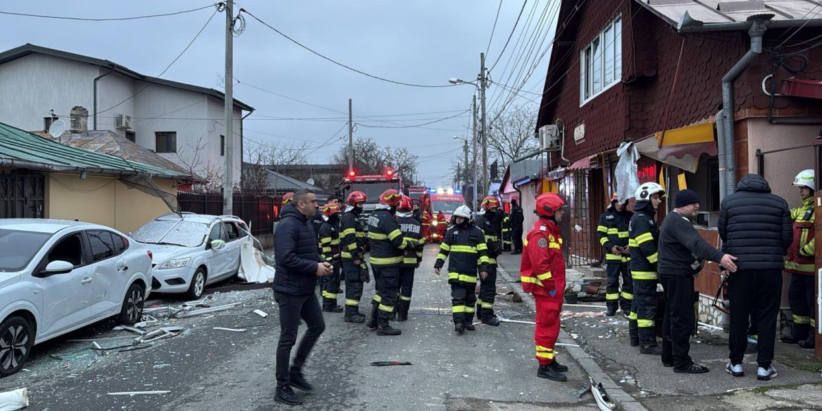 Explozie la o locuință din sectorul 2 al Capitalei, două persoane rămase în gripă O explozie puternică s-a produs în această dimineață pe strada Serg