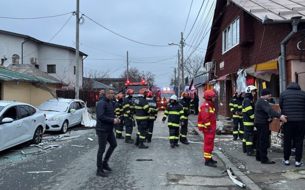 Explozie la o locuință din sectorul 2 al Capitalei, două persoane rămase în gripă O explozie puternică s-a produs în această dimineață pe strada Serg