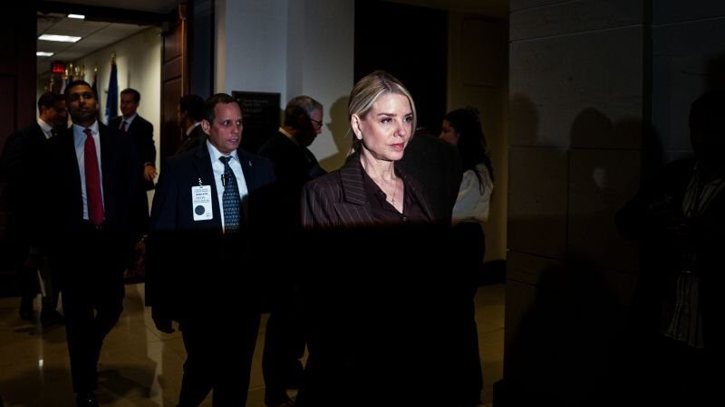 O nouă etapă în investigațiile Departamentului de Justiție Departamentul de Justiție al Statelor Unite se pregătește să reînceapă investigațiile care au fost declarate priorități de către președintele Donald Trump