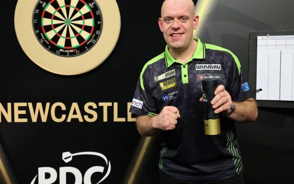 Van Gerwen stârnește amuzament și admirație la debutul în Premier League 2026 Michael van Gerwen, celebrul jucător de darts olandez, a avut un debut memorabil în noua stagiune a Premier League Darts 2026, care a avut loc la Newcastle