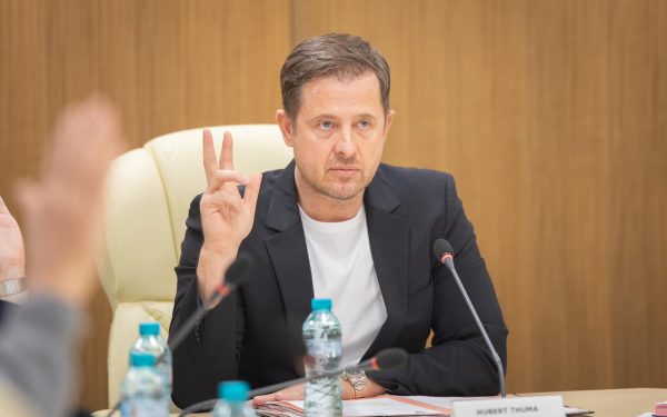 Hubert Thuma explică votul împotriva lui Bolojan și înlocuirii liderilor PNL: „Se creditează ideea că PNL are în spațiu PSD”
