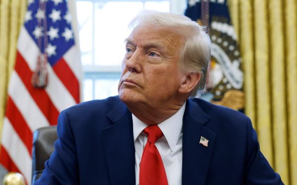 Controversă la Jocurile Olimpice de Iarnă: Trump critică sportivii americani care își exprimă dezacordul Președintele american Donald Trump a stârnit un val de reacții după ce a numit „real loser” un sportiv din echipa olimpică a Statelor Unite, care a criticat politicile administrației sale