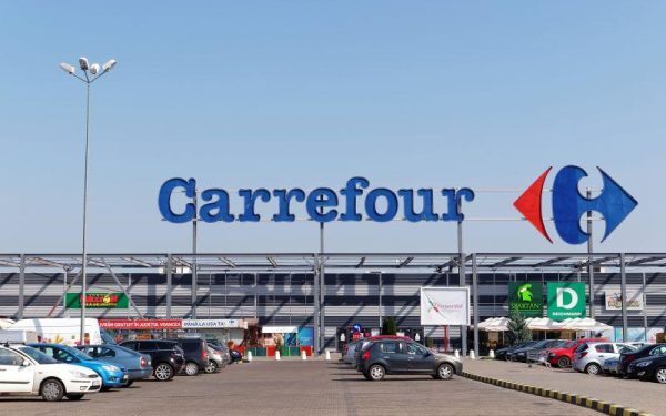 Frații Pavăl, fondatorii Dedeman, preiau Carrefour România!