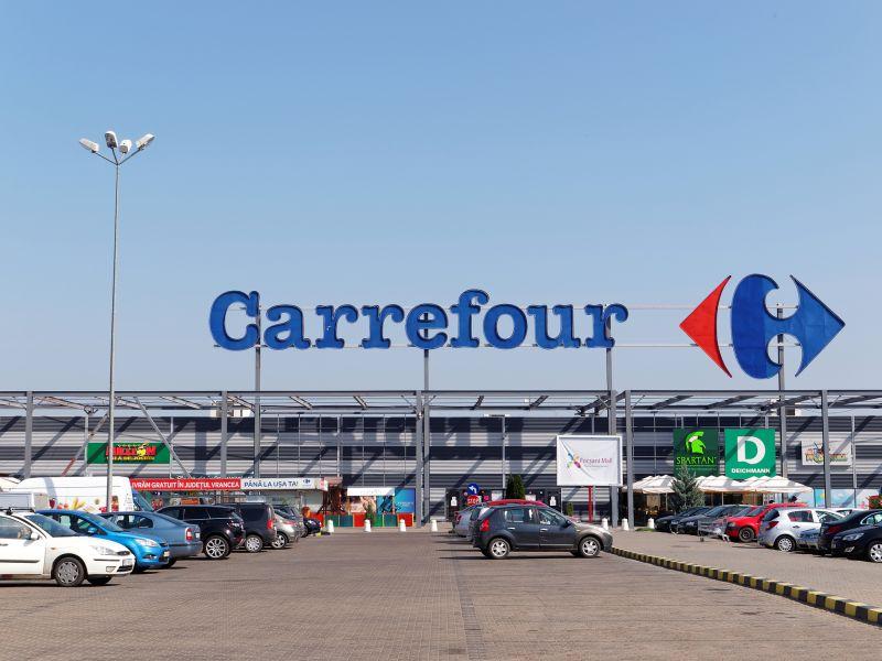 Frații Pavăl, fondatorii Dedeman, preiau Carrefour România!