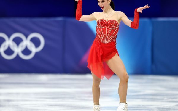 Julia Sauter, prima ediție olimpică cu un succes răsunător Julia Sauter a reușit o performanță deosebită la prima sa ediție olimpică, obținând cel mai bun scor al carierei în programul scurt de patinaj artistic, cu 63.13 puncte