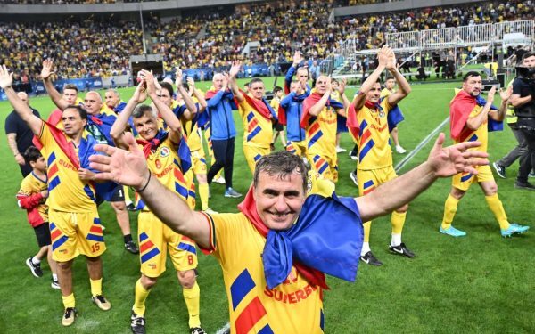 Gheorghe Hagi: Legendă Vie în Fotbalul Românesc Gheorghe Hagi, una dintre cele mai emblematice figuri ale fotbalului românesc, și-a consolidat cariera atât pe teren, cât și în afara acestuia, lăsând o amprentă de neșters asupra generațiilor de jucători și suporteri